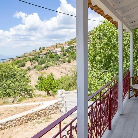 Demi ' S House : σπίτι στο βουνό με μαγευτική θέα!