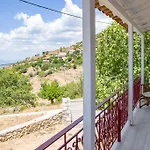 Demi ' S House : σπίτι στο βουνό με μαγευτική θέα!