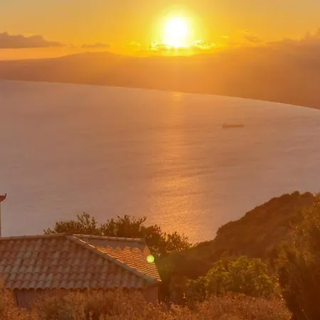 Demi ' S House : σπίτι στο βουνό με μαγευτική θέα! Καλαμάτα