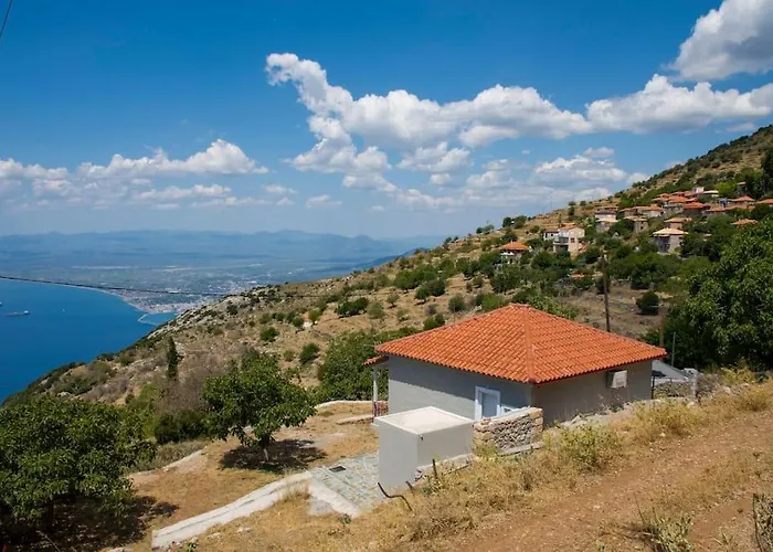 Apartament Demi ' S House : σπίτι στο βουνό με μαγευτική θέα! Kalamata