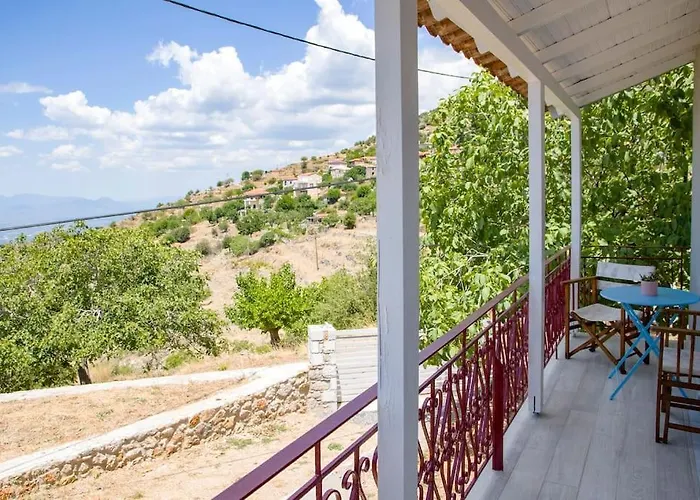 Demi ' S House : σπίτι στο βουνό με μαγευτική θέα!