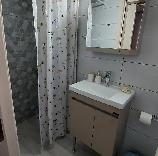 Apartament Demi ' S House : σπίτι στο βουνό με μαγευτική θέα!