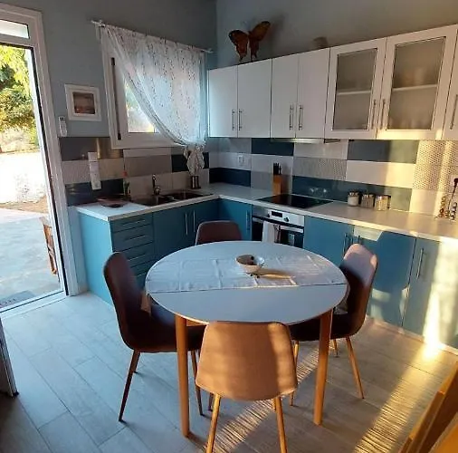 Apartament Demi ' S House : σπίτι στο βουνό με μαγευτική θέα! Kalamata